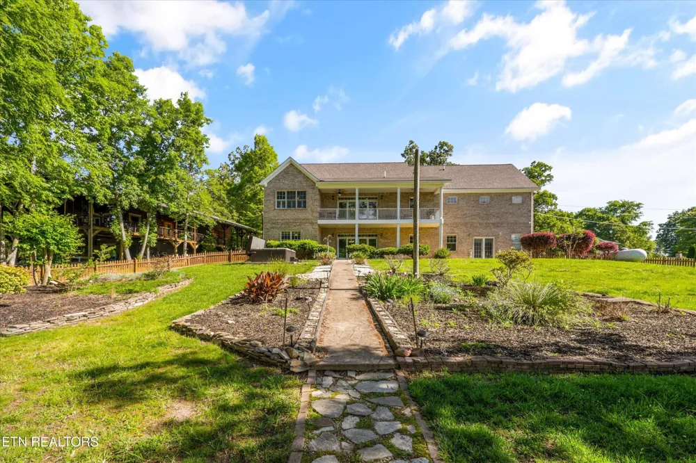 2177 Riverview Drive Dandridge, TN 37725