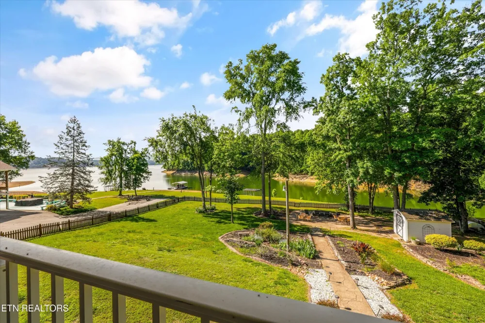2177 Riverview Drive Dandridge, TN 37725