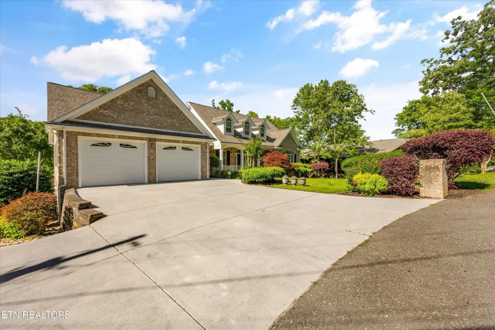 2177 Riverview Drive Dandridge, TN 37725