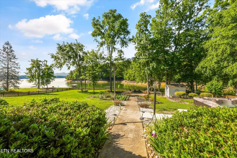 2177 Riverview Drive Dandridge, TN 37725