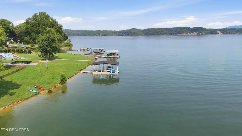 2177 Riverview Drive Dandridge, TN 37725