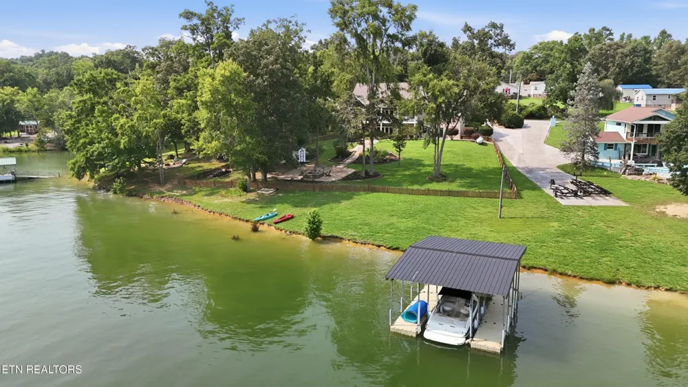 2177 Riverview Drive Dandridge, TN 37725