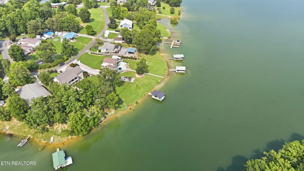 2177 Riverview Drive Dandridge, TN 37725