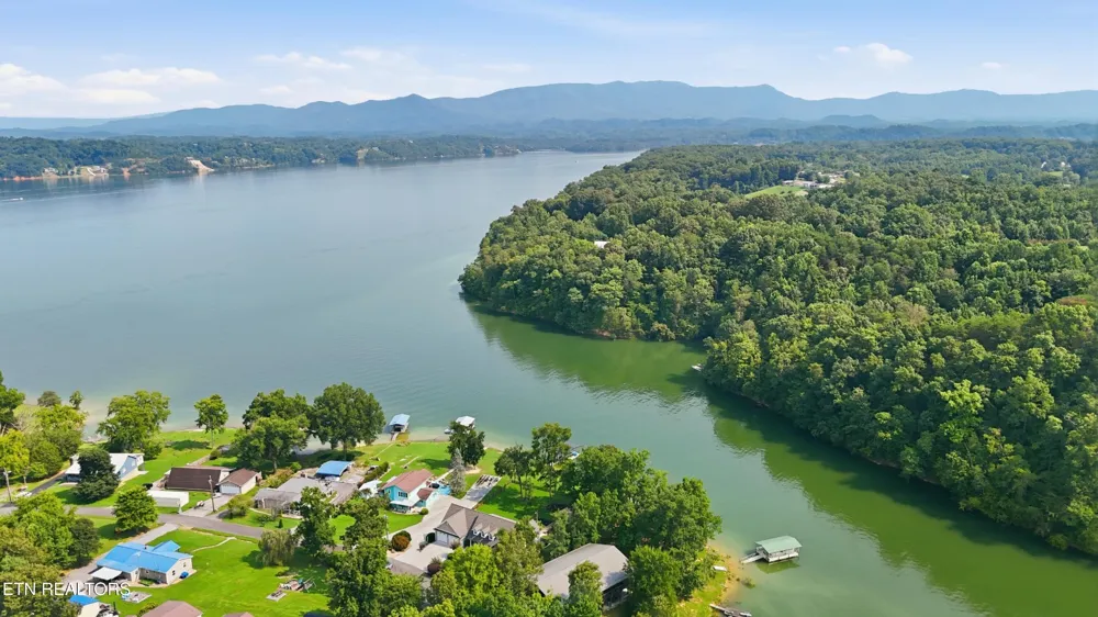 2177 Riverview Drive Dandridge, TN 37725