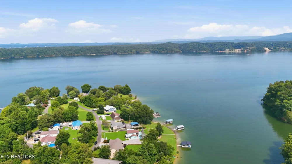2177 Riverview Drive Dandridge, TN 37725