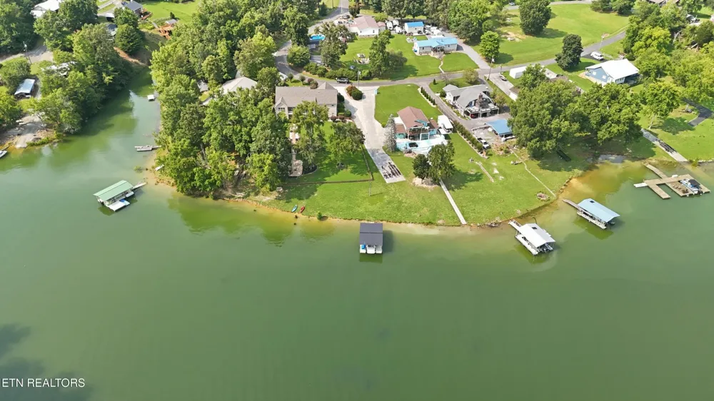 2177 Riverview Drive Dandridge, TN 37725