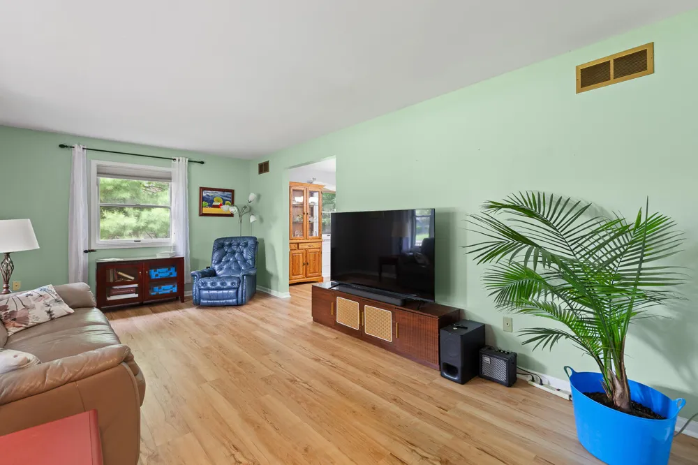 1302 Freer Road Chelsea City, MI 48118