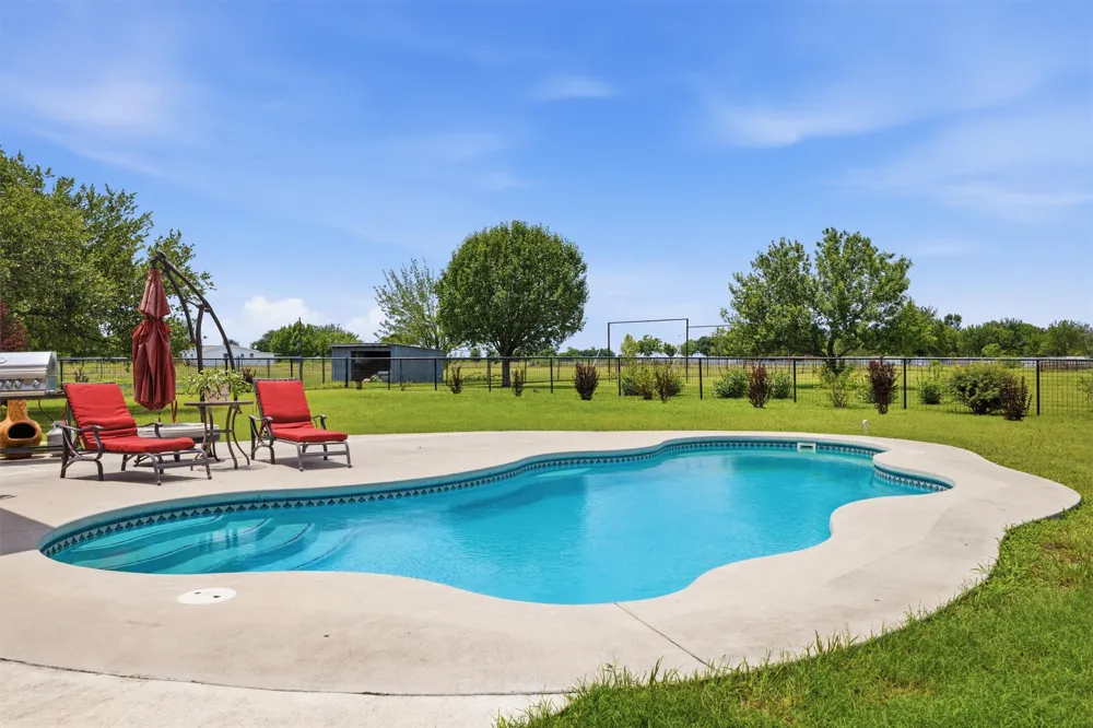 339 County Road 368 Taylor, TX 76574