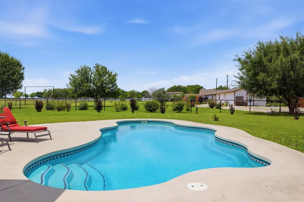 339 County Road 368 Taylor, TX 76574