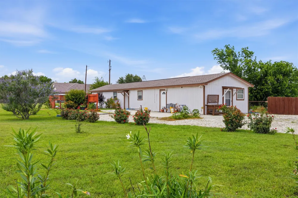 339 County Road 368 Taylor, TX 76574