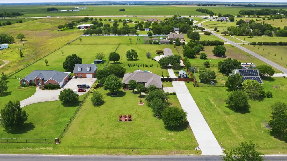 339 County Road 368 Taylor, TX 76574