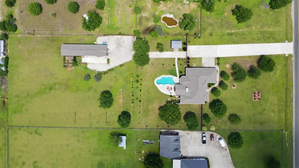 339 County Road 368 Taylor, TX 76574