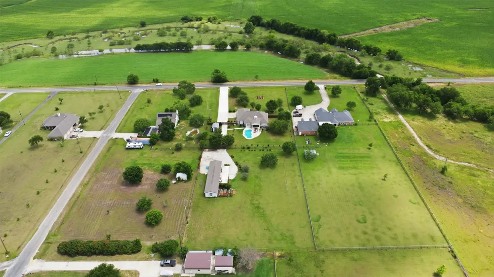 339 County Road 368 Taylor, TX 76574