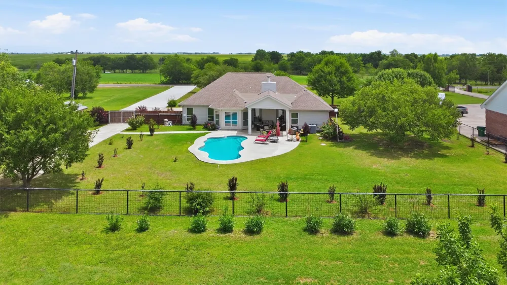 339 County Road 368 Taylor, TX 76574