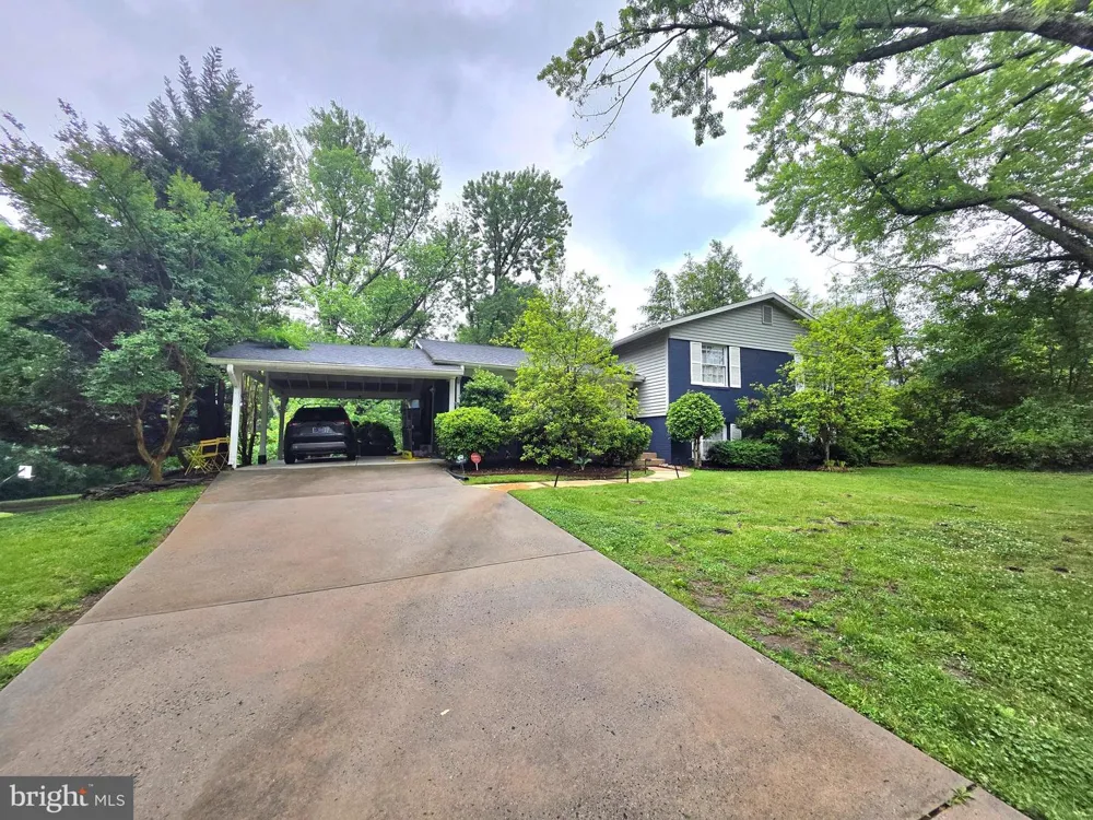 2215 COLLINGWOOD ROAD Alexandria, VA 22308