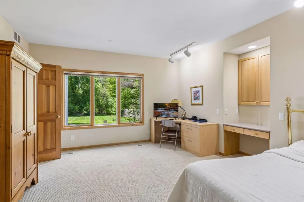 689 Brookside Lane Mendota Heights, MN 55118