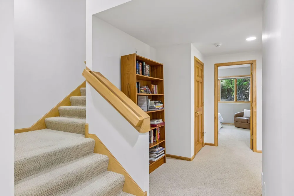 689 Brookside Lane Mendota Heights, MN 55118