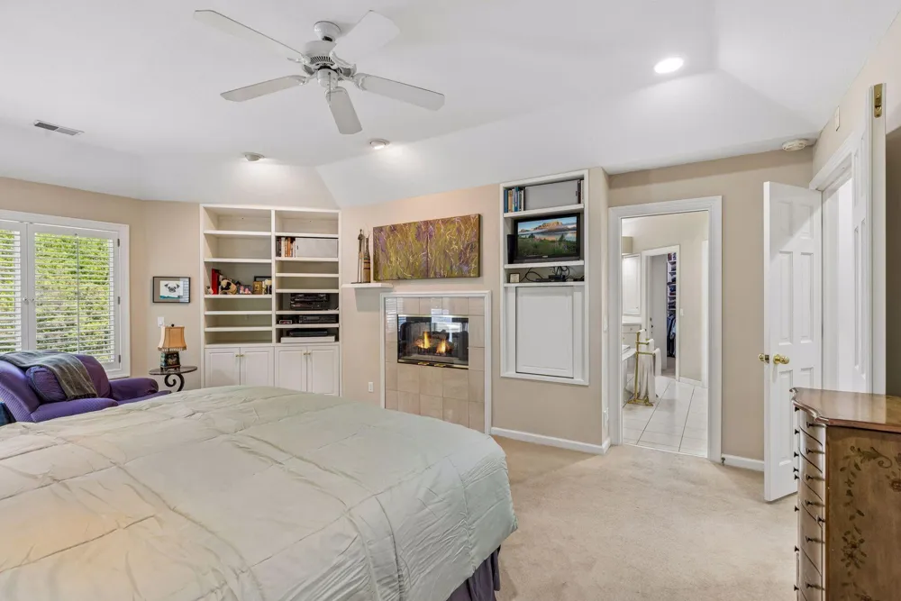 689 Brookside Lane Mendota Heights, MN 55118