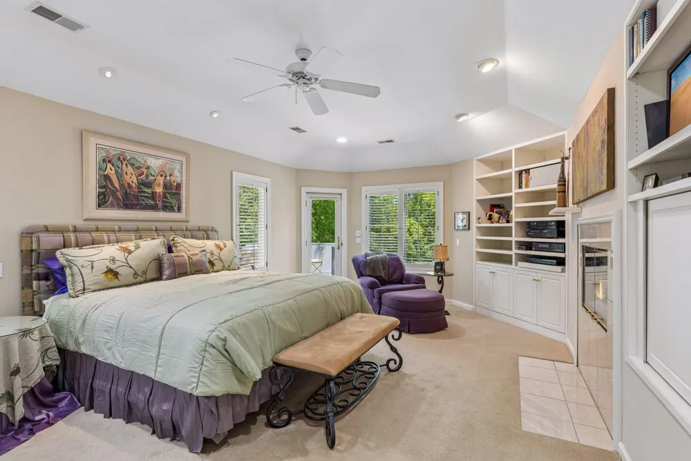689 Brookside Lane Mendota Heights, MN 55118