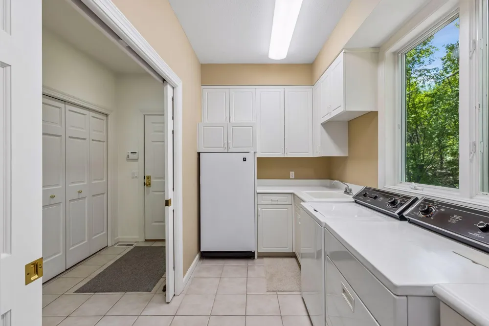 689 Brookside Lane Mendota Heights, MN 55118