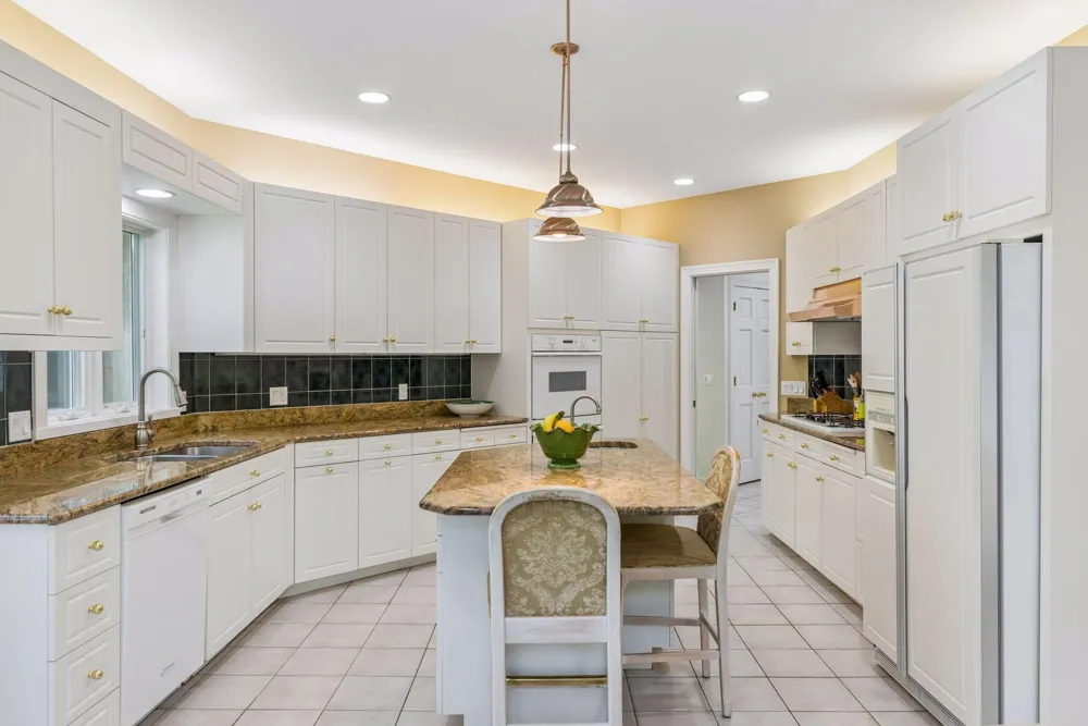 689 Brookside Lane Mendota Heights, MN 55118