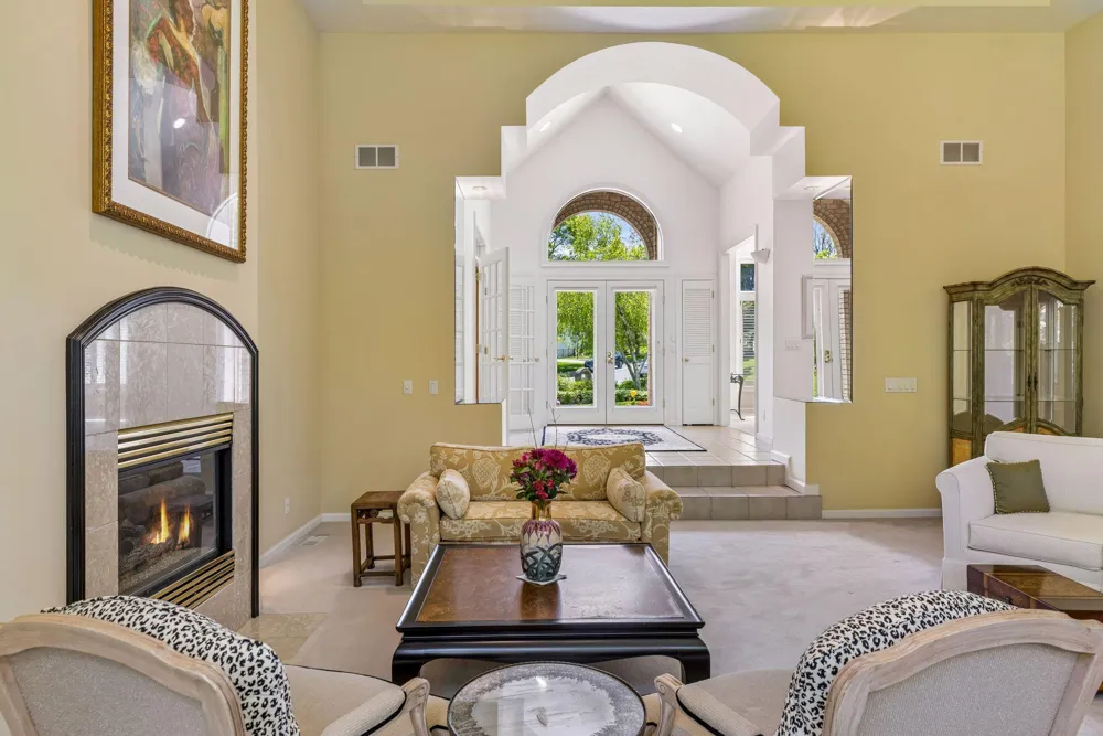 689 Brookside Lane Mendota Heights, MN 55118