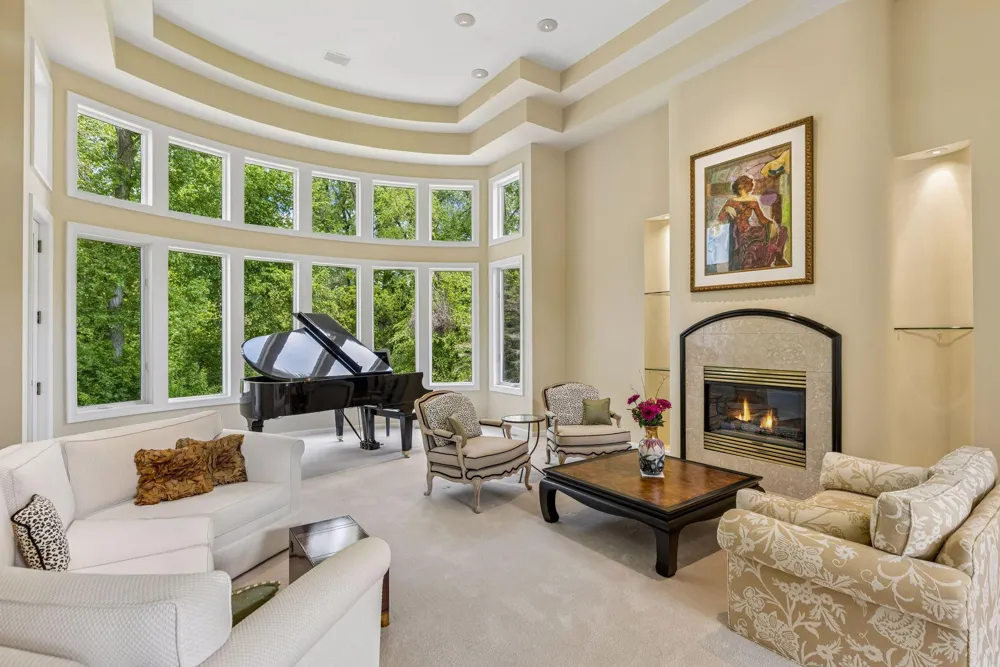 689 Brookside Lane Mendota Heights, MN 55118