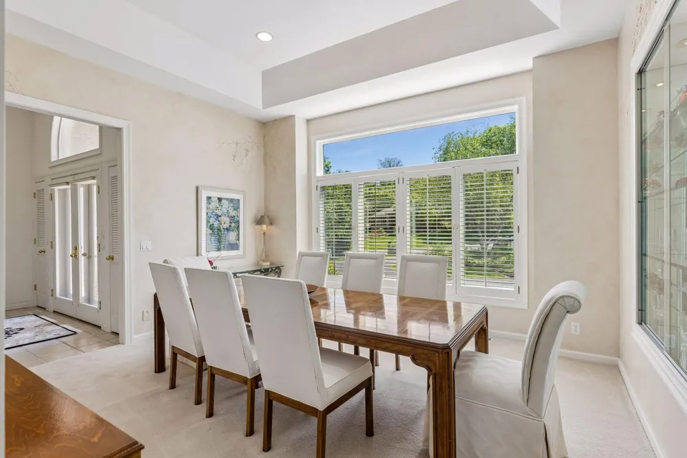 689 Brookside Lane Mendota Heights, MN 55118