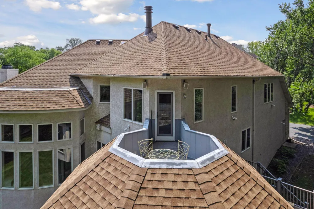 689 Brookside Lane Mendota Heights, MN 55118