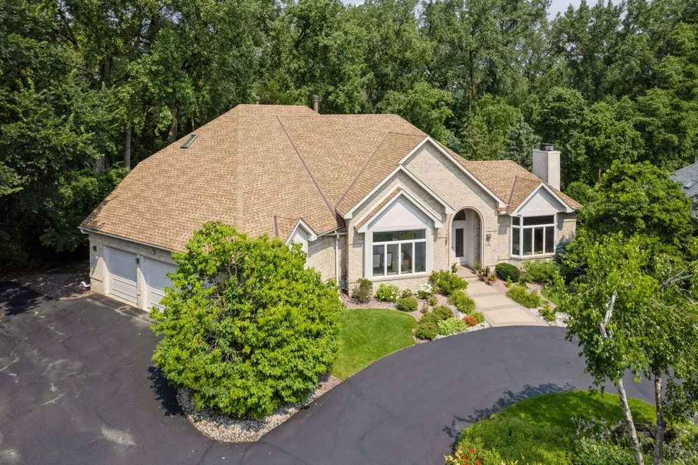 689 Brookside Lane Mendota Heights, MN 55118