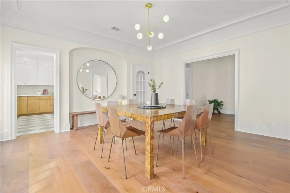326 S Kingsley Los Angeles, CA 90020