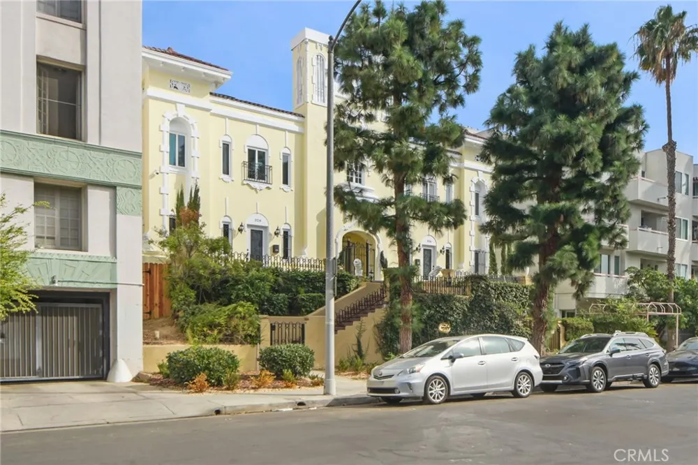 326 S Kingsley Los Angeles, CA 90020