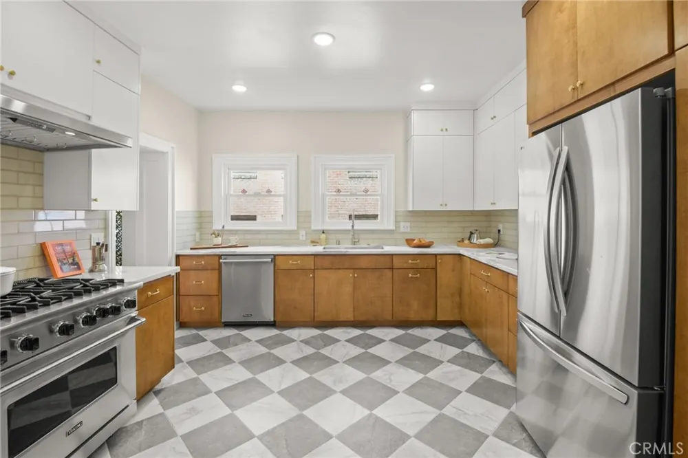 326 S Kingsley Los Angeles, CA 90020