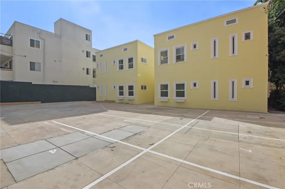 326 S Kingsley Los Angeles, CA 90020