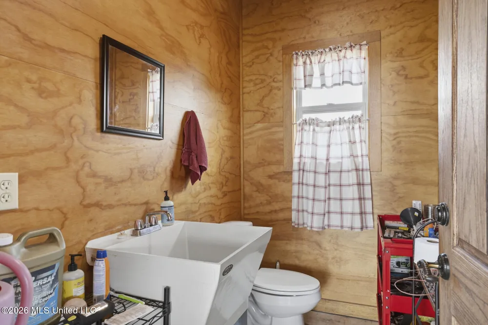 11281 Mississippi 21 Forest, MS 39074