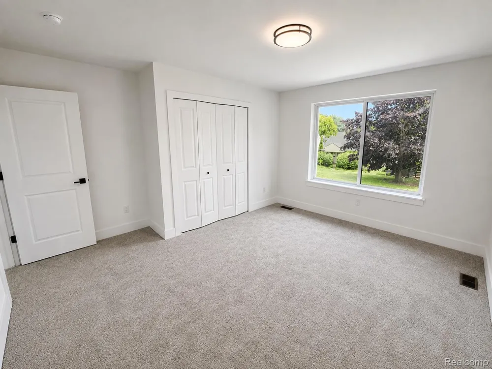 3153 Ellwood Ave. Berkley City, MI 48072