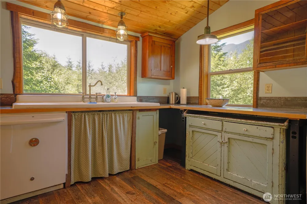 2904 Wildwood Drive Quilcene, WA 98376