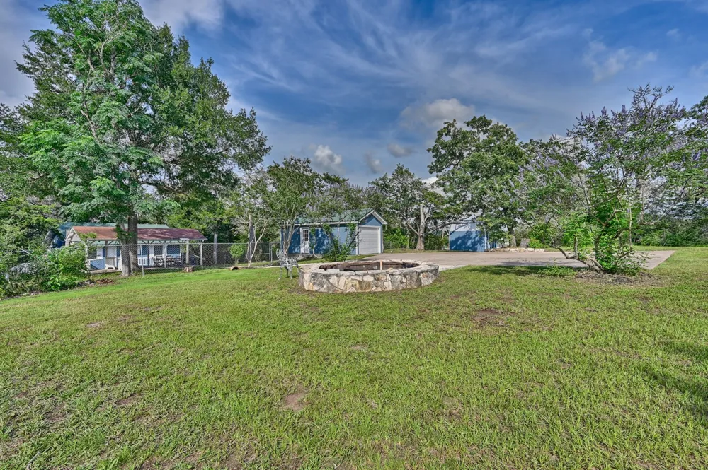 9481 Lake Forest Circle Brenham, TX 77833