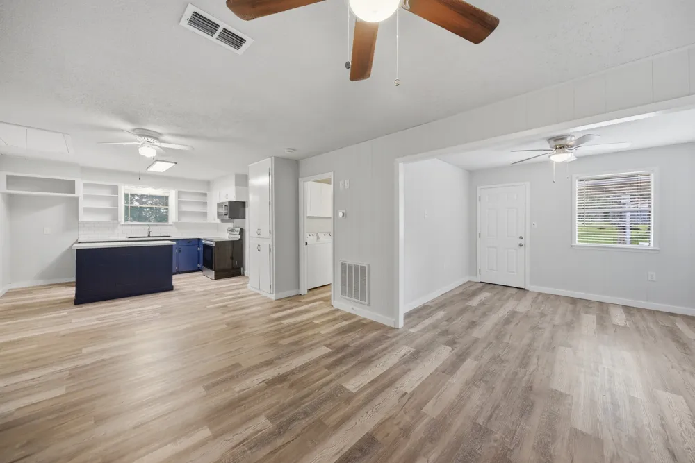 9481 Lake Forest Circle Brenham, TX 77833