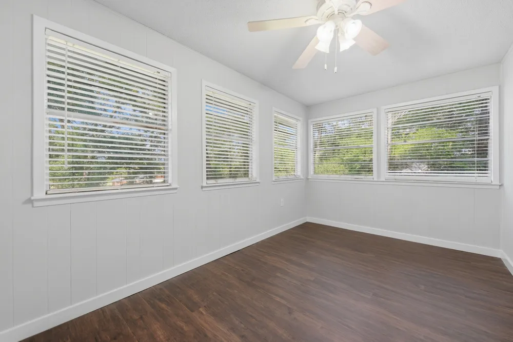 9481 Lake Forest Circle Brenham, TX 77833