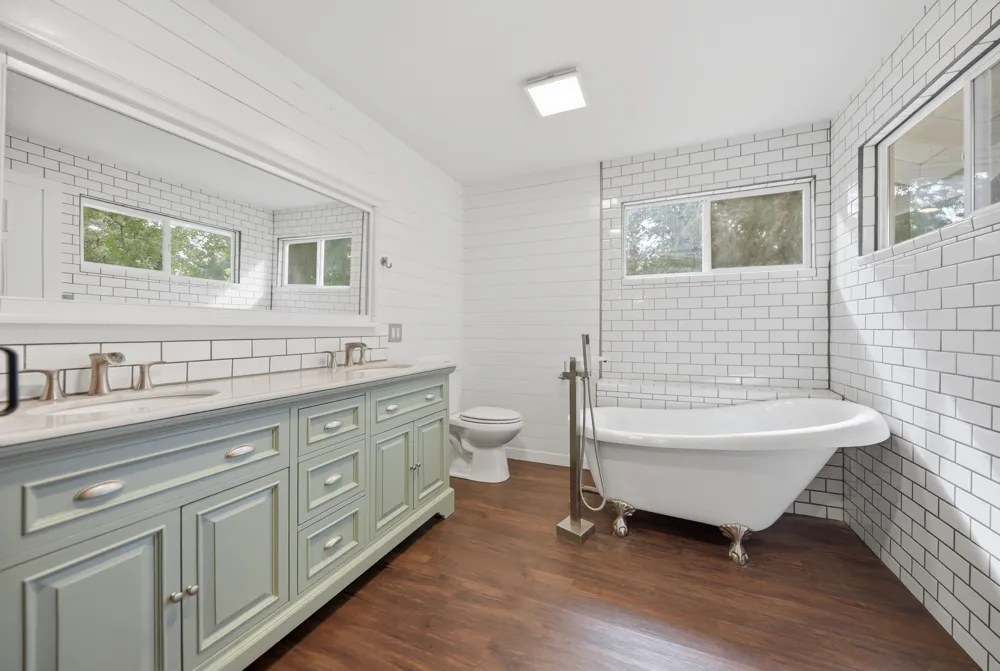 9481 Lake Forest Circle Brenham, TX 77833