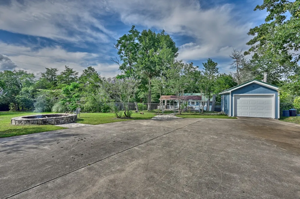 9481 Lake Forest Circle Brenham, TX 77833