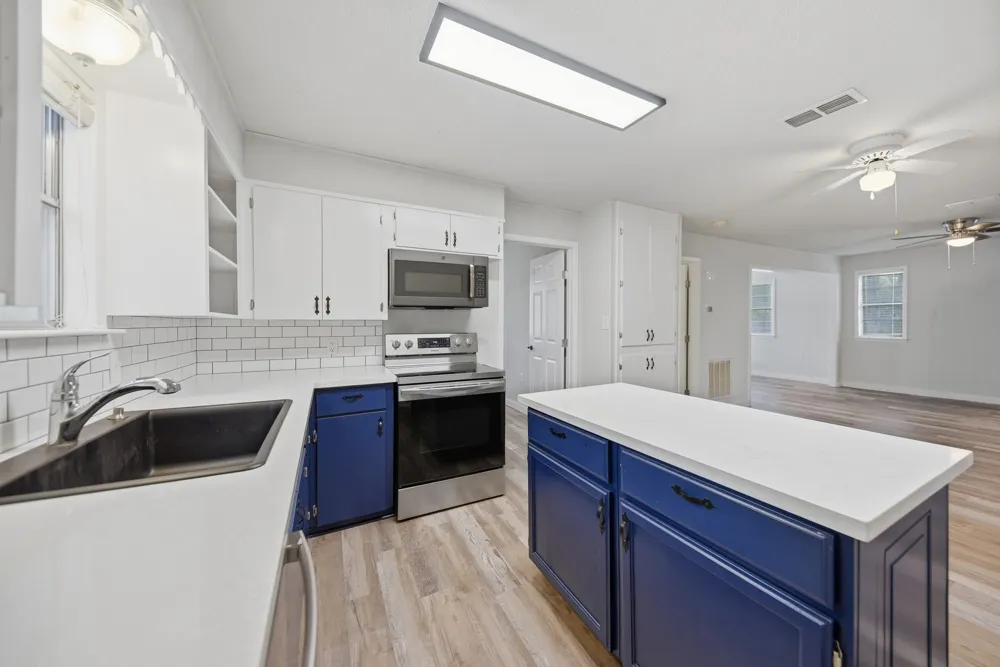9481 Lake Forest Circle Brenham, TX 77833