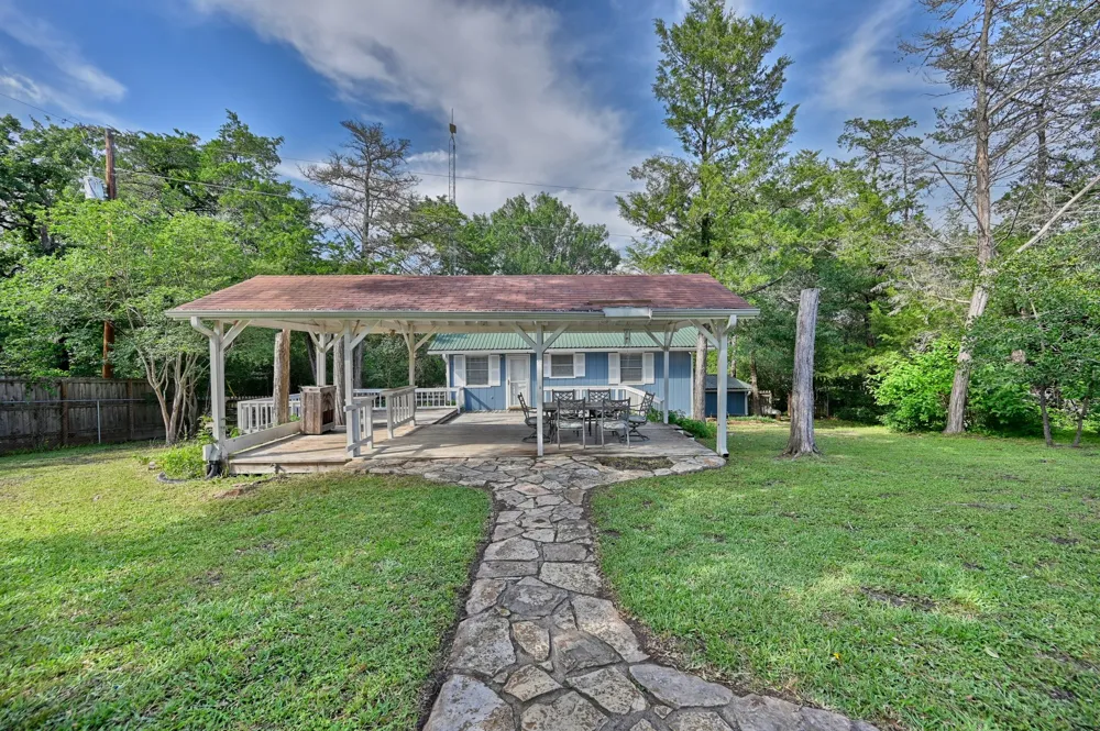 9481 Lake Forest Circle Brenham, TX 77833