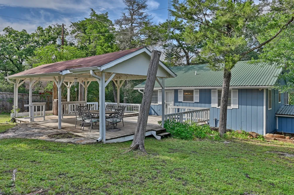 9481 Lake Forest Circle Brenham, TX 77833