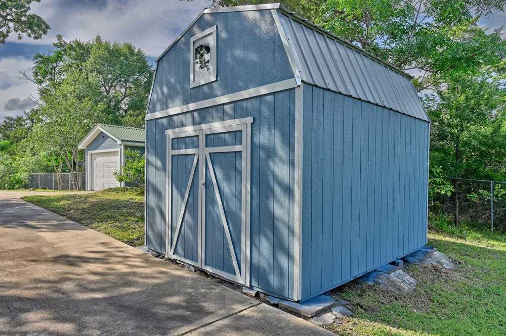 9481 Lake Forest Circle Brenham, TX 77833