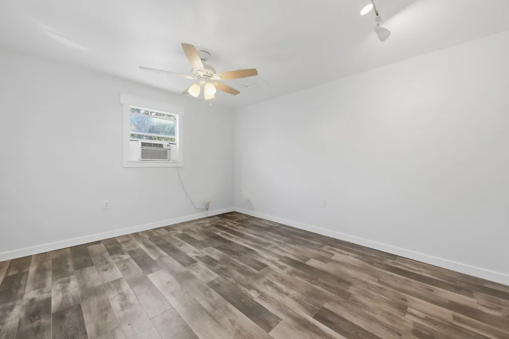 9481 Lake Forest Circle Brenham, TX 77833