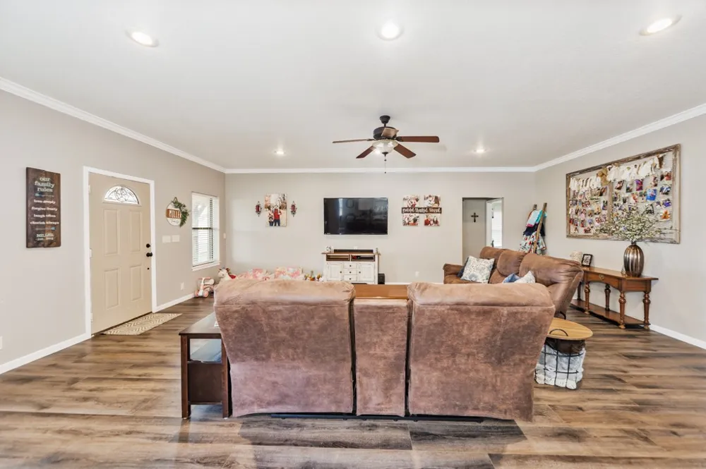 383 Briar Creek Lane Bowie, TX 76230