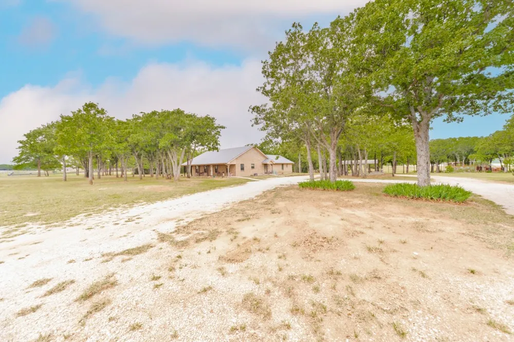 383 Briar Creek Lane Bowie, TX 76230