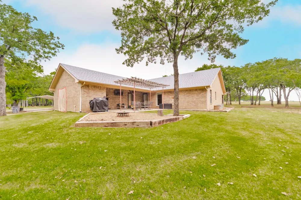383 Briar Creek Lane Bowie, TX 76230